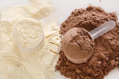 http://www.iceshaker.com/cdn/shop/articles/closeup-protein-powders-with-scoops.jpg?v=1555899111&width=2048
